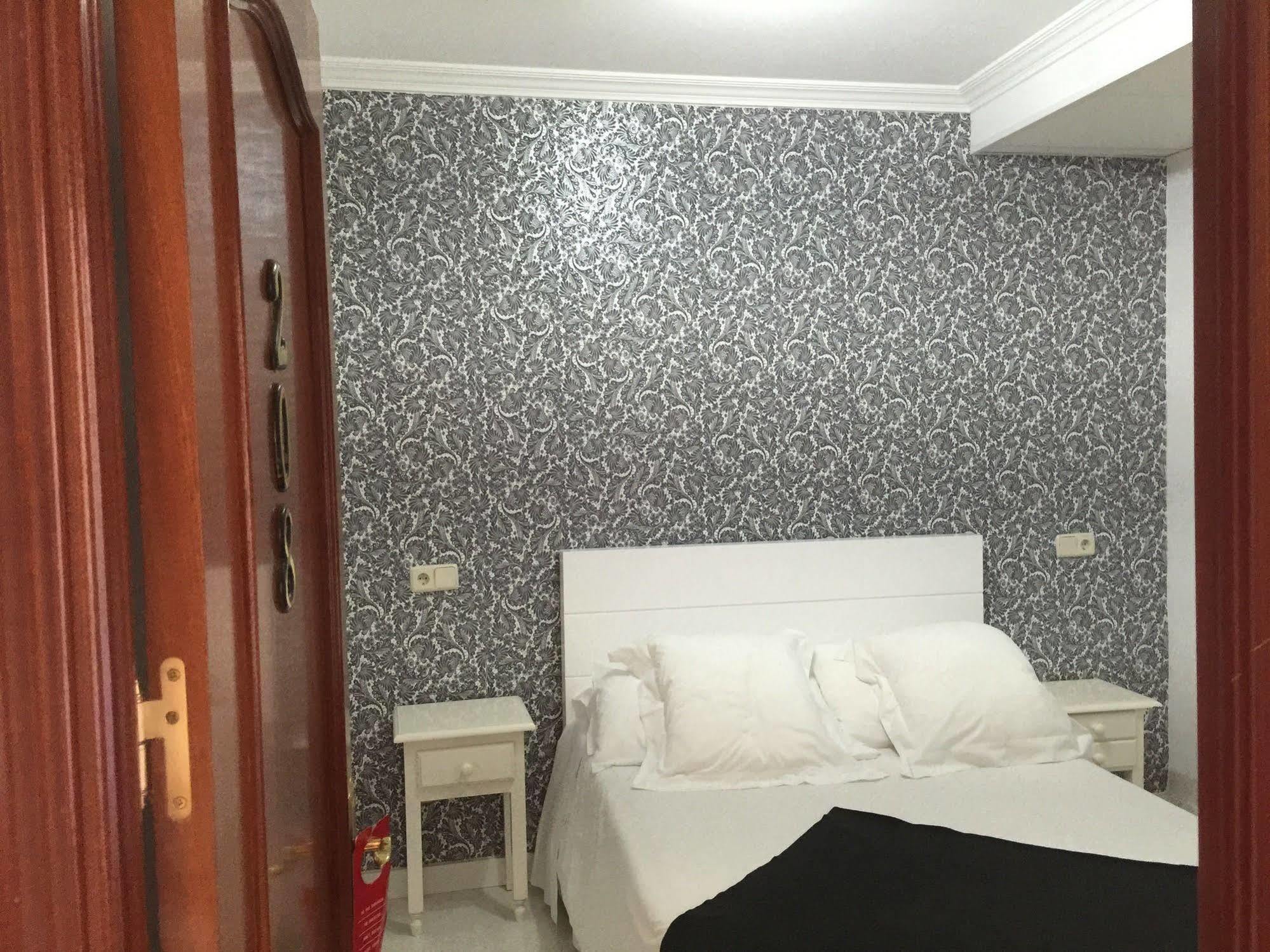Hostal La Estrella Madri Exterior foto